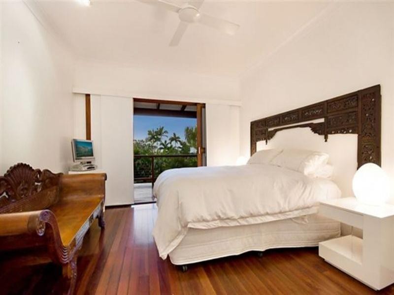 2 Justine Close, Trinity Beach QLD 4879