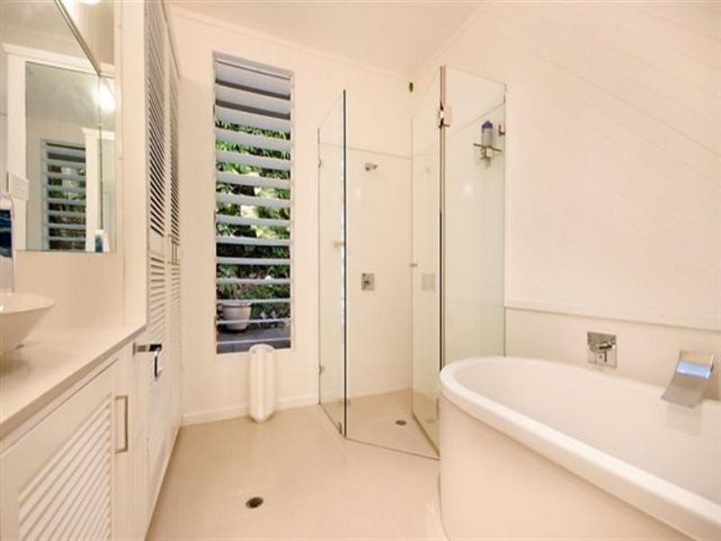 2 Justine Close, Trinity Beach QLD 4879