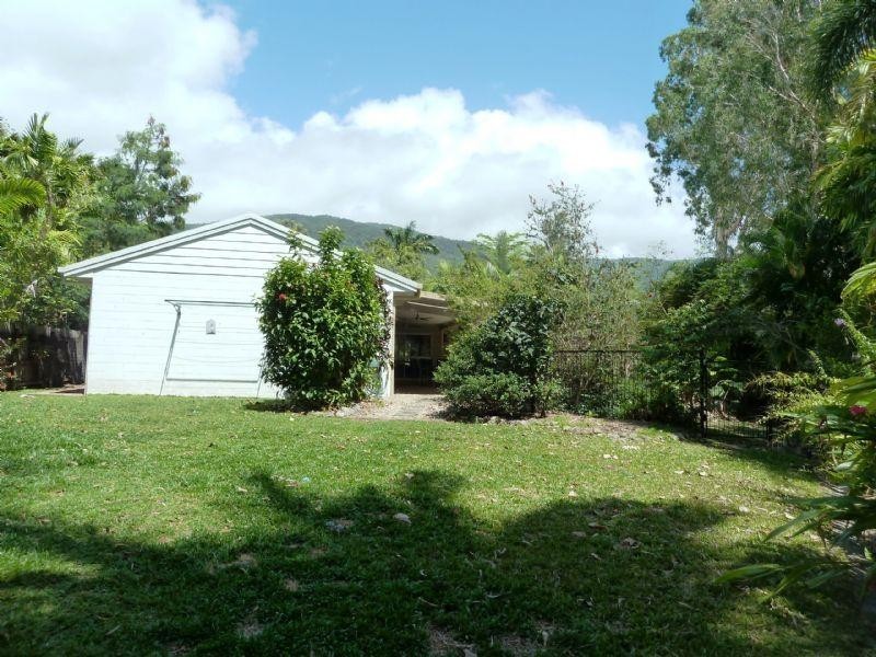 4 Bligh Close, Clifton Beach QLD 4879