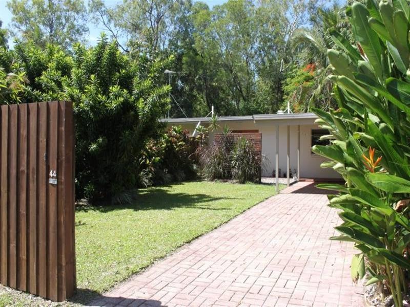 Holloways Beach QLD 4878