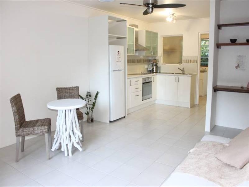 Holloways Beach QLD 4878