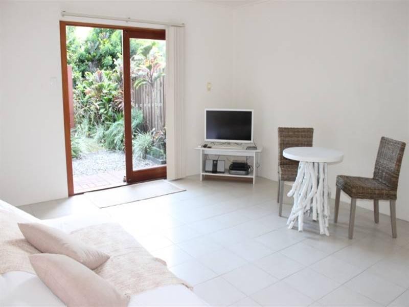 Holloways Beach QLD 4878