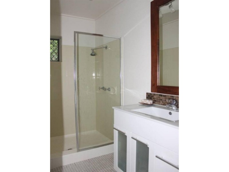 Holloways Beach QLD 4878