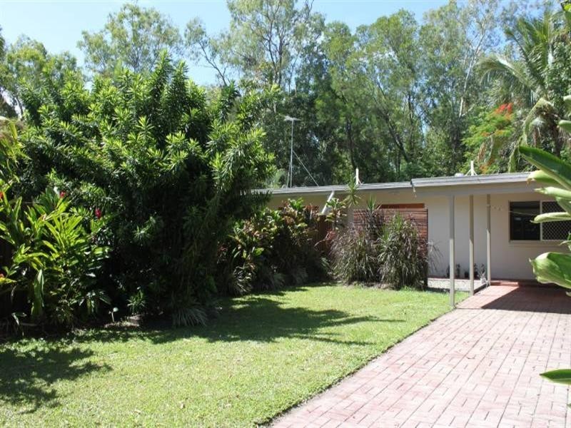 Holloways Beach QLD 4878