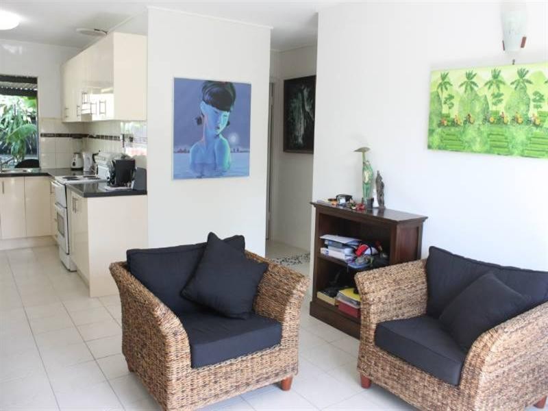 2 Granadilla Street, Holloways Beach QLD 4878