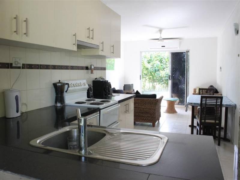 2 Granadilla Street, Holloways Beach QLD 4878