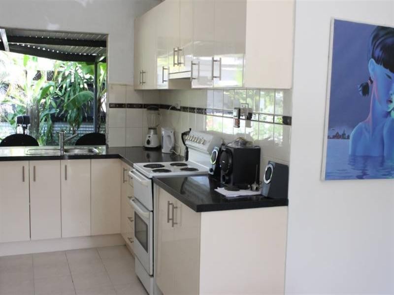 2 Granadilla Street, Holloways Beach QLD 4878