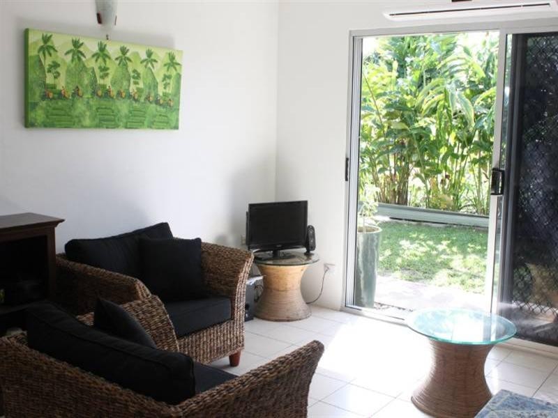 2 Granadilla Street, Holloways Beach QLD 4878