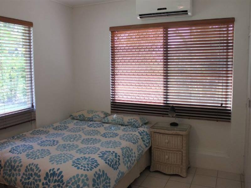 2 Granadilla Street, Holloways Beach QLD 4878