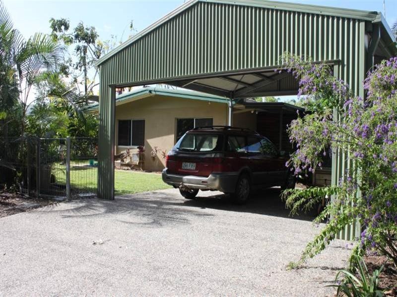 2 Granadilla Street, Holloways Beach QLD 4878