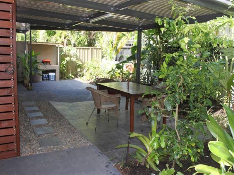 2 Granadilla Street, Holloways Beach QLD 4878