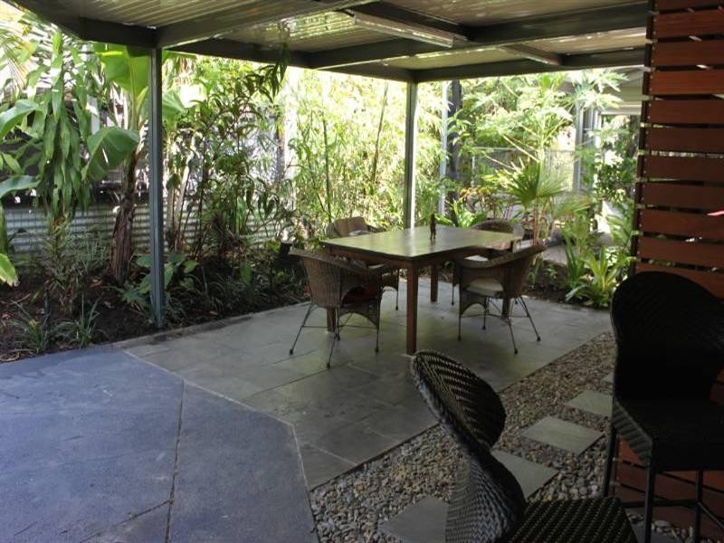 2 Granadilla Street, Holloways Beach QLD 4878