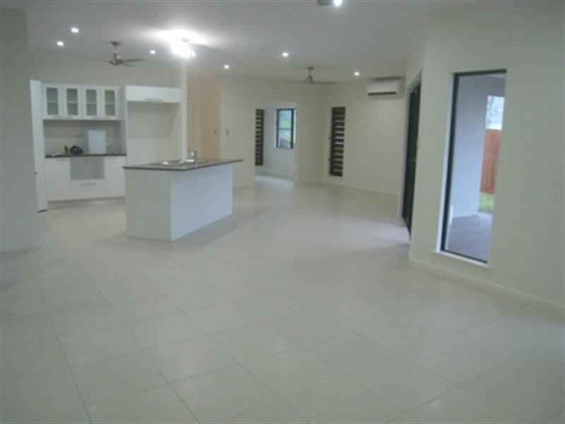 8 Retreat Close, Palm Cove QLD 4879