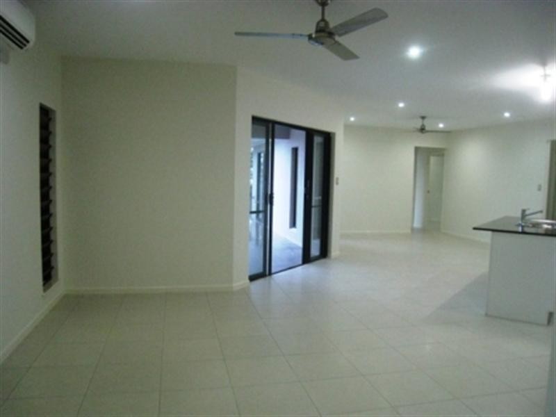 8 Retreat Close, Palm Cove QLD 4879