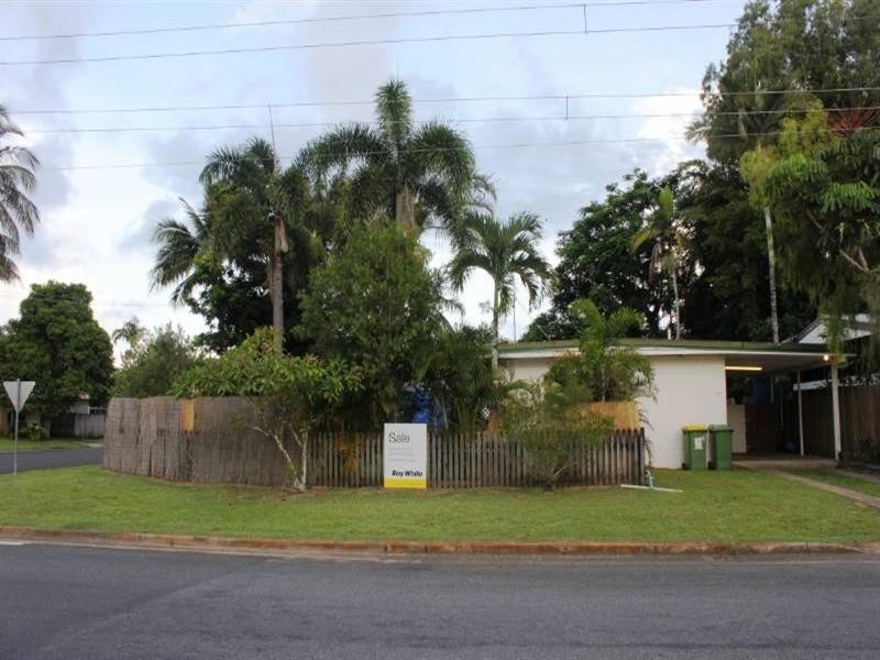 Holloways Beach QLD 4878