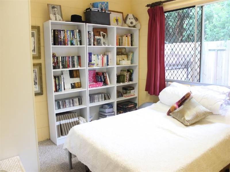 Holloways Beach QLD 4878