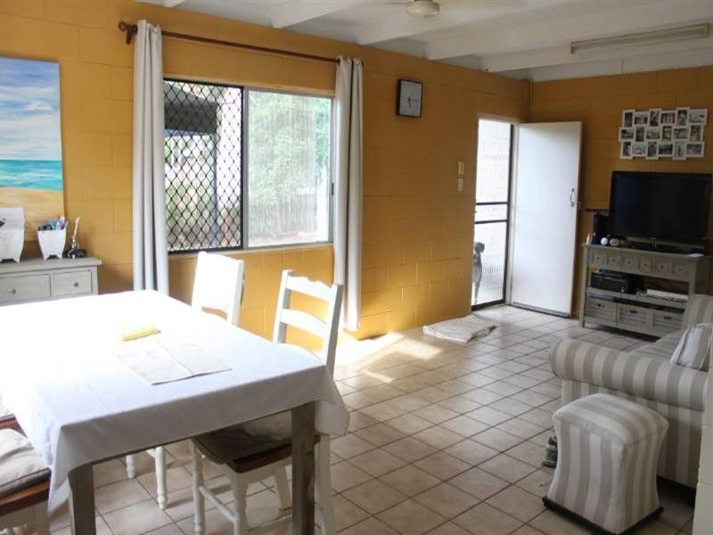 Holloways Beach QLD 4878