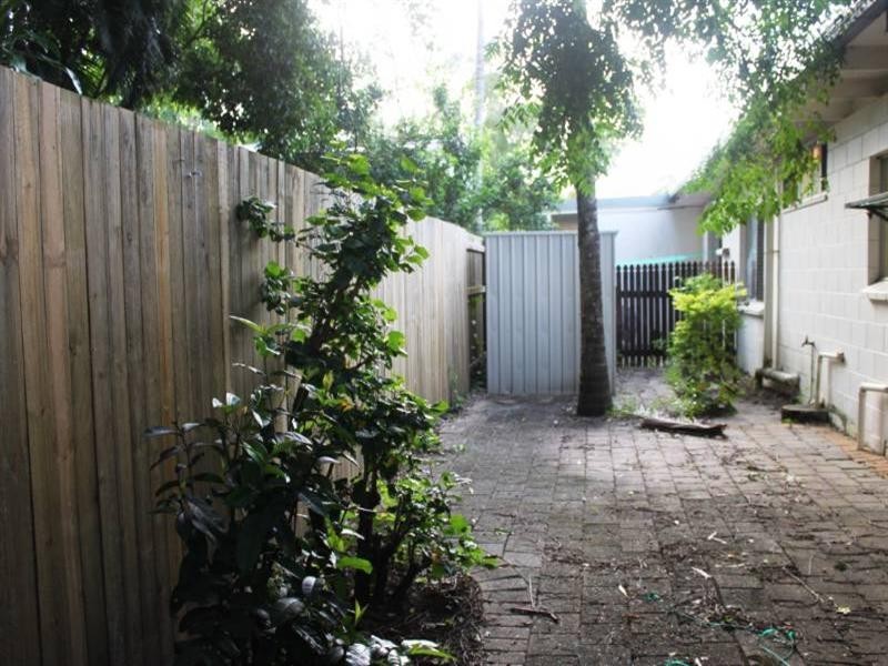 Holloways Beach QLD 4878