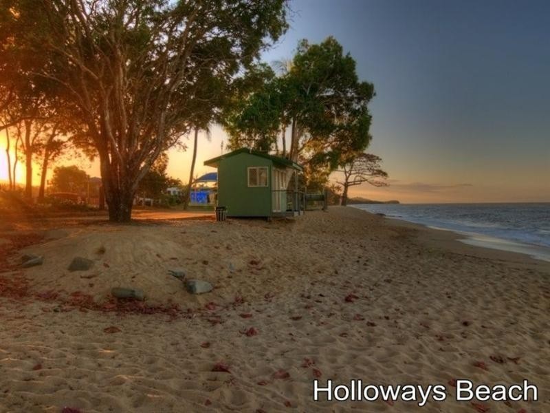 Holloways Beach QLD 4878