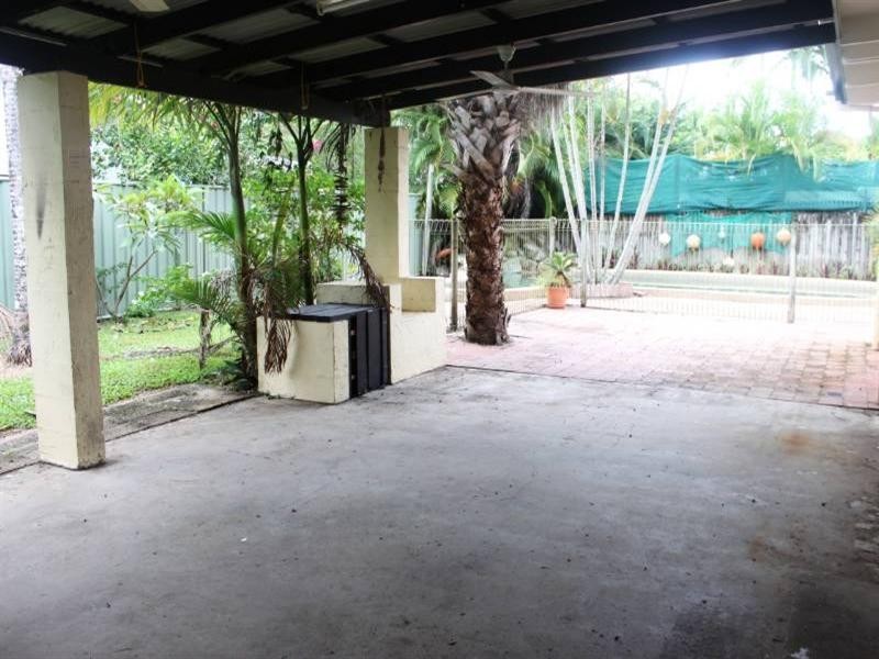 33 Tamarind Street, Holloways Beach QLD 4878