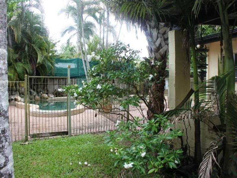 33 Tamarind Street, Holloways Beach QLD 4878