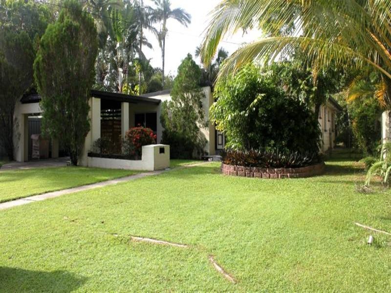 33 Tamarind Street, Holloways Beach QLD 4878