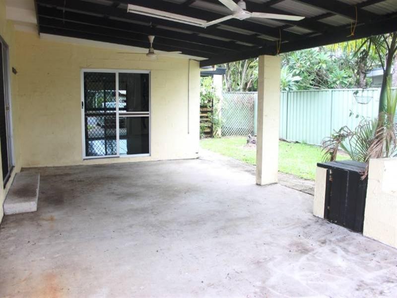 33 Tamarind Street, Holloways Beach QLD 4878