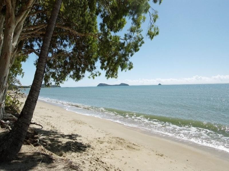 Clifton Beach QLD 4879