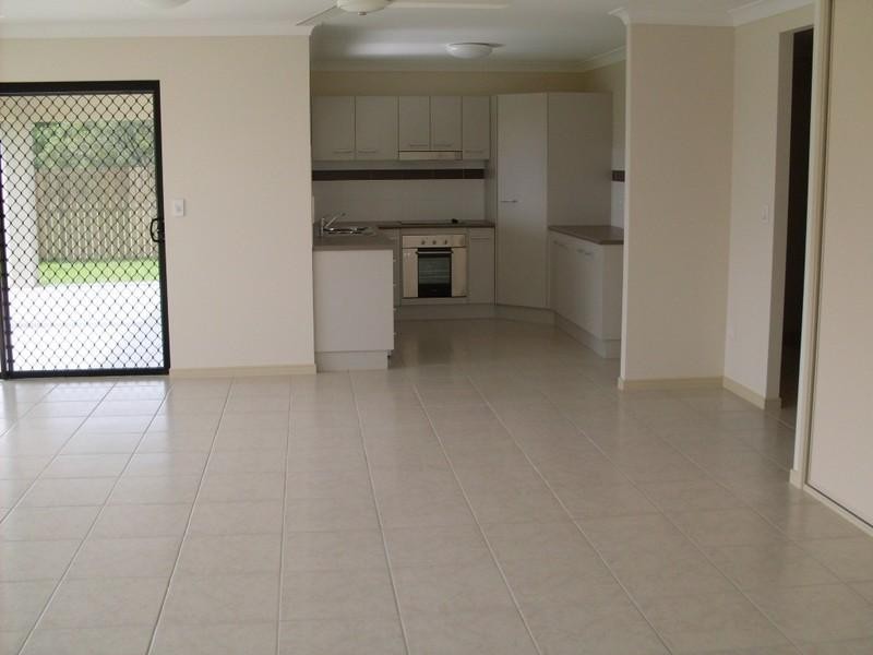 32 Pheonix Street, White Rock QLD 4868