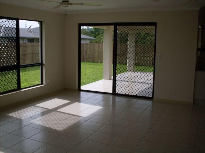 32 Pheonix Street, White Rock QLD 4868