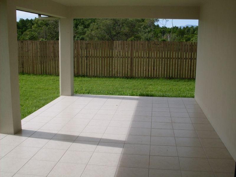 32 Pheonix Street, White Rock QLD 4868