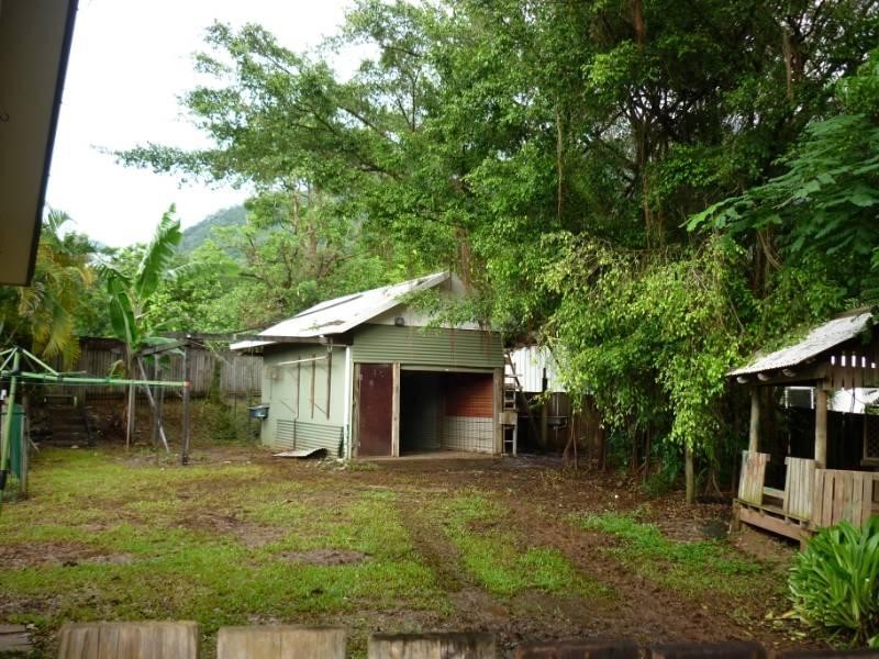 4 Satinash Close, Redlynch QLD 4870