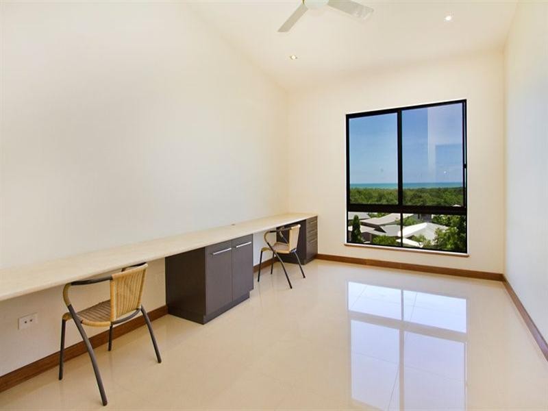 18 Savannah Street, Palm Cove QLD 4879