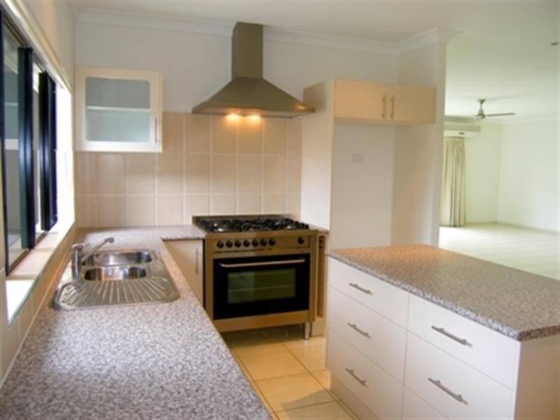 20 Palmetto Street, Palm Cove QLD 4879