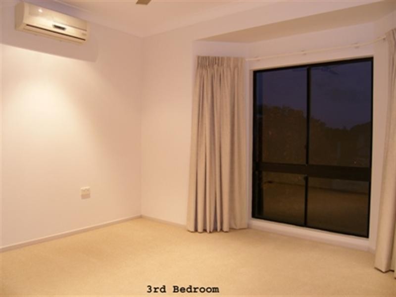 20 Palmetto Street, Palm Cove QLD 4879