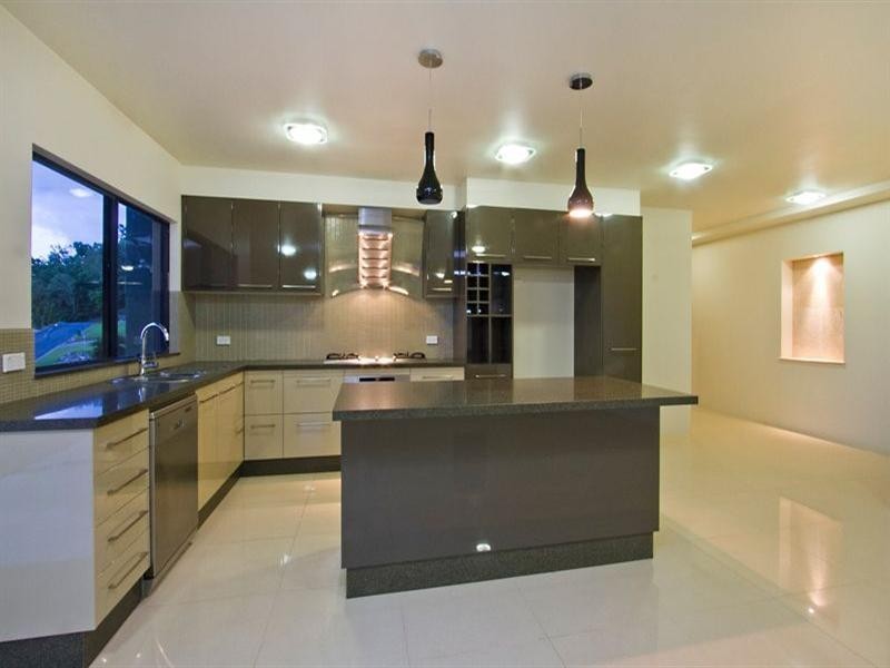 18 Savannah Street (Middle Floor), Palm Cove QLD 4879