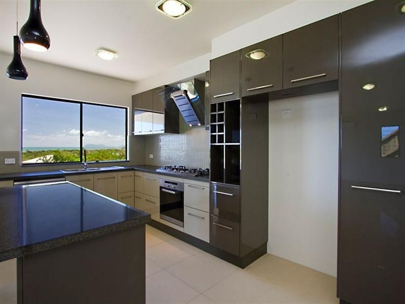 18 Savannah Street (Middle Floor), Palm Cove QLD 4879