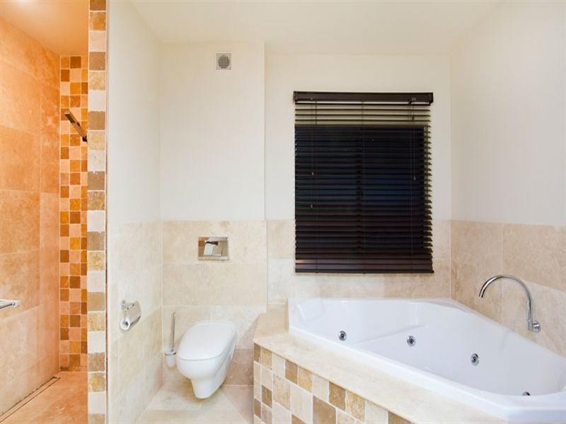 18 Savannah Street (Middle Floor), Palm Cove QLD 4879