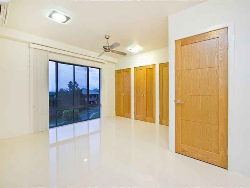 18 Savannah Street (Middle Floor), Palm Cove QLD 4879