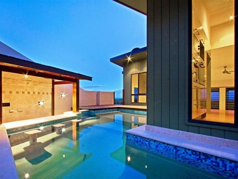 18 Savannah Street (Top Floor), Palm Cove QLD 4879