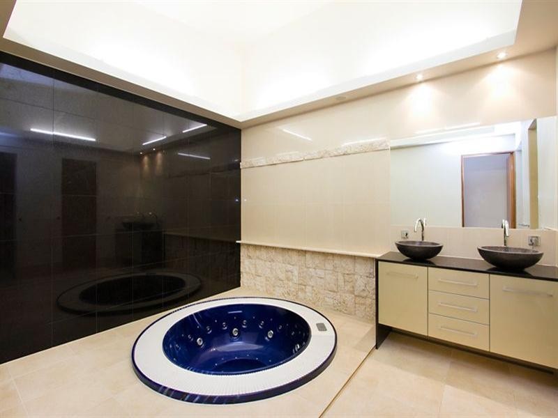 18 Savannah Street (Top Floor), Palm Cove QLD 4879