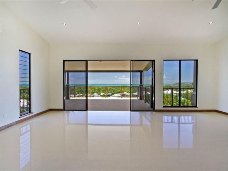 18 Savannah Street (Top Floor), Palm Cove QLD 4879
