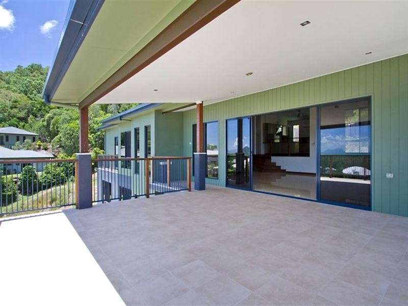 18 Savannah Street (Top Floor), Palm Cove QLD 4879