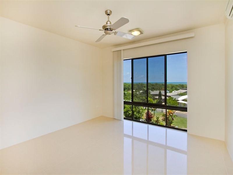 18 Savannah Street (Top Floor), Palm Cove QLD 4879