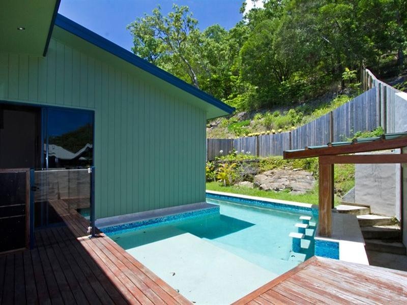 18 Savannah Street (Top Floor), Palm Cove QLD 4879