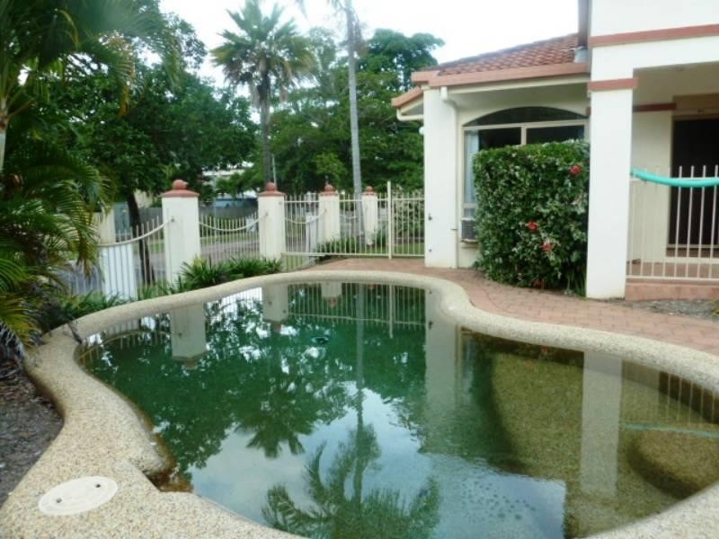 1/9 Oyster Court, Trinity Beach QLD 4879