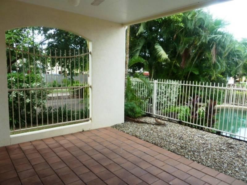 1/9 Oyster Court, Trinity Beach QLD 4879