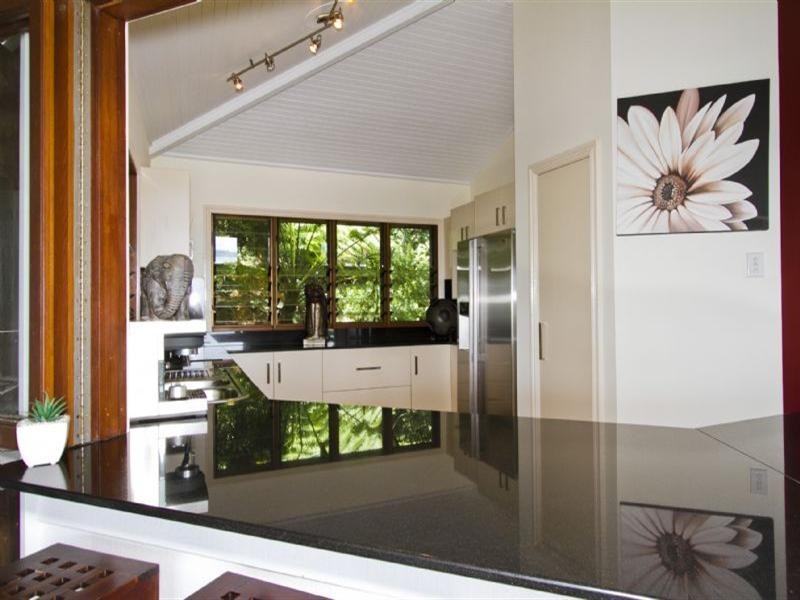 4 Justine Close, Trinity Beach QLD 4879