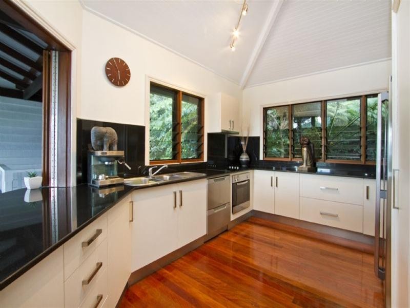 4 Justine Close, Trinity Beach QLD 4879