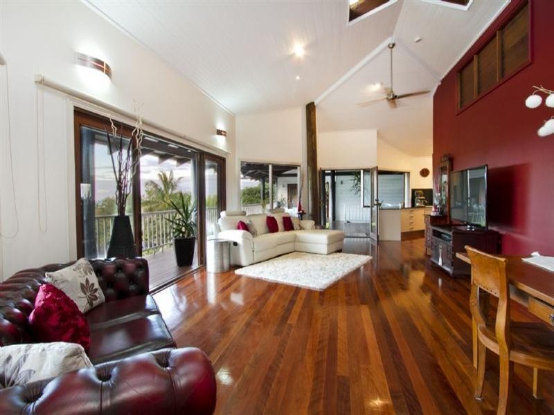 4 Justine Close, Trinity Beach QLD 4879